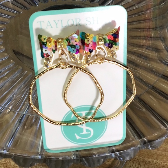 TAYLOR SHAYE EARRINGS❤️❤️ - Picture 1 of 6